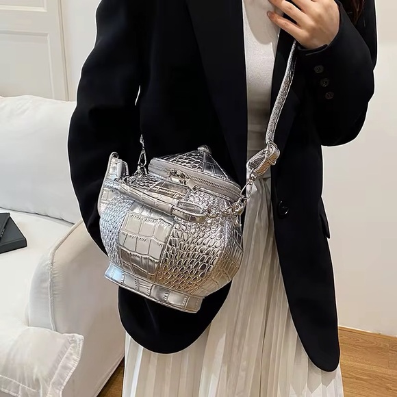 Silver Teapot-Shaped Handbag - Picture 2 of 2